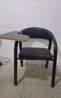 صندلی دسته دار چرمی
