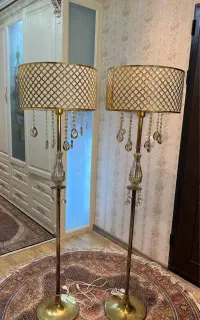 آباژور ایستاده