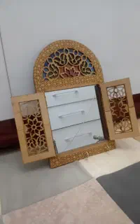 اینه سنتی چوبی وجاکلیدی هم داره