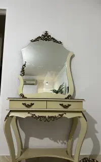 میز آینه و شمعدان