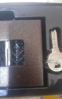 یک عدد پرژکتور مهتابی ویک عدد قفل کتابی نو
