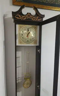 ساعت طرح چوبی شیشه‌ای