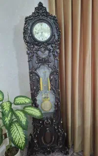 ساعت چوبی منبت کاری