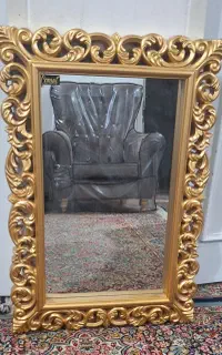 فروش یک آیینه سلطنتی به رنگ طلایی