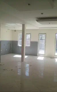 حاشیه وکیل آباد/۱۷۵متری/آسانسور /اداری