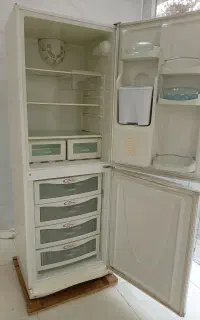 یخچال فریزر بدون برفک در حد نو با ضمانتنامه6ماه