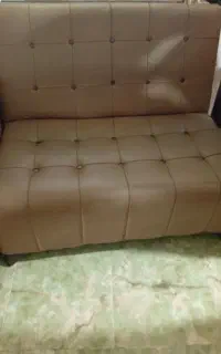 چند عدد صندلی آرایشگاه به فروش میرسه