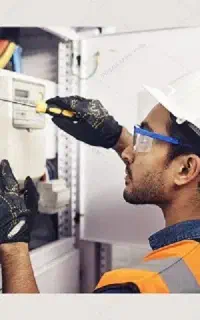 استخدام نصاب دوربین مداربسته و برق