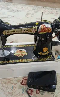 چرخ خیاطی قدیمی در حد نو شیر نشان