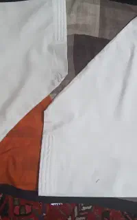 مقنعه سفید ولبا س طوسی