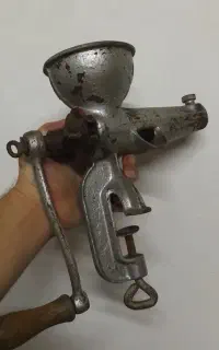 چرخ گوشت قدیمی