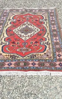 قالیشویی چهارفصل (پاکیزگی و ارامش فرش شما)