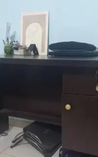 میز تحریر و کامپیوتر