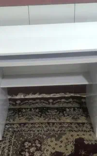 میز کامپیوتر کاملا تمیز و در حد نو.