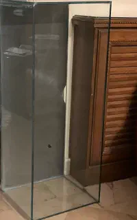 آکواریوم شیشه خم بزرگ