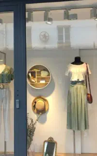 فروشنده خانم پاره وقت برای پوشاک زنانه