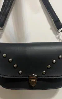 کیف جادار دارای بندبلند (۱۵۰) تومن