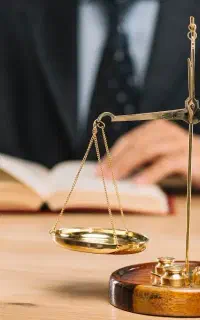 وکیل پایه یک دادگستری