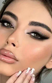 کاشت مژه 210میکاپ و شینیون 600