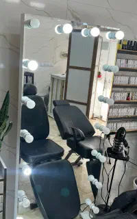 آیینه لامپ دار سالن زیبایی