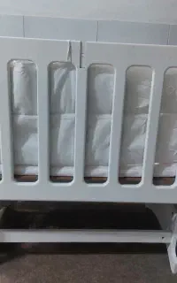 گهواره کنار تخت
