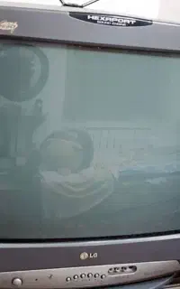 تلوزیون قدیمی و جدید ۲۱ و ۱۴ تا ۶۵ تاکارکرد و خراب