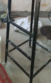 چهارپایه اهنی