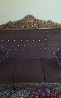 فروش مبل سلطنتی قهوه‌ای، ۴ تکه، به همراه میز