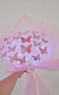 دسته گل پروانه ای با ریسه نوری