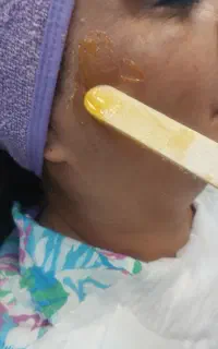 وکس تخصصی مو و بدن در مهرشهر با بهترین مواد