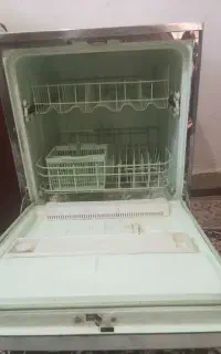 ماشین ظرف شوی کار کرده ولی سالم