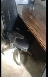 صندلی اداری کاملا سالم