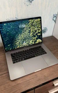 مک بوک پرو ۲۰۱۸ با تاچ بار