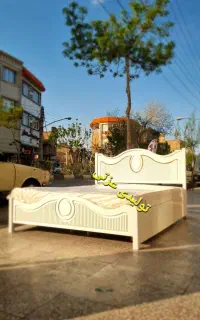 تخت خواب.   النا