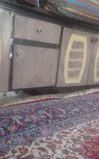 کمد  در حد نو طرح چوب قهوه ای ب