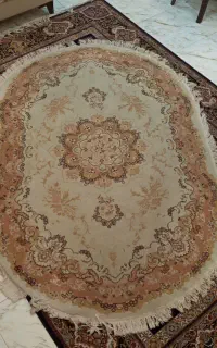 یک تخته فرش ۴ متری بیضی شکل