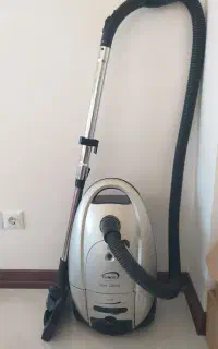 یک عدد جارو برقی