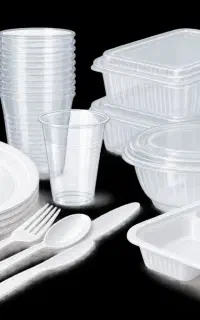 تعدادی ظروف یکبار مصرف یک جا