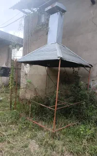 دکه کبابی به همراه دود کش