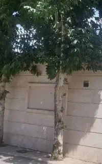 نگهبان سرایدار باغ