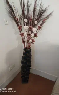 گلدان چوبی همراه گل