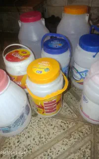 تعدادی دبه سالم و تمیز