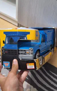 ماشین اسباب بازی نیسان آبی‌‌‌