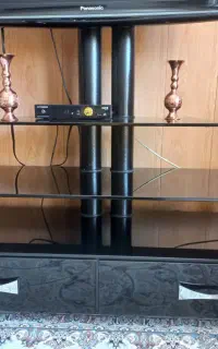 میزتلوزیون شیشه ای بدون خط وخش درحدنو