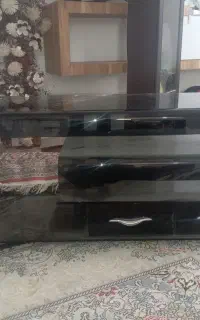 میز وساعت ایستاده