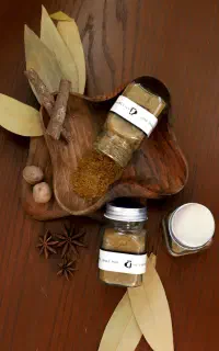 ادویه خانگی و کاملا طبیعی بدون مواد افزودنی
