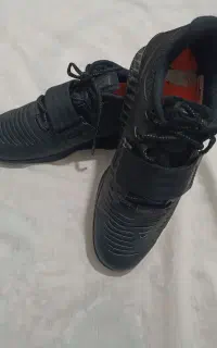 کفش وزرشی(وزنه برداری)