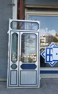 درب آلومینیومی سالم و تمیز
