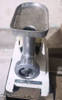 ۲عدد چرخ گوشت خانگی خارجی سالم