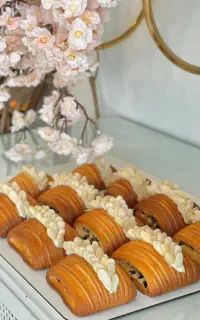 یک نفر شاطر نان فانتزی و یک جوان آقا